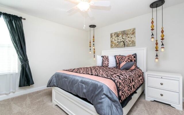 Bright & Sunny Champions Gate 8 Bedroom Villa villa