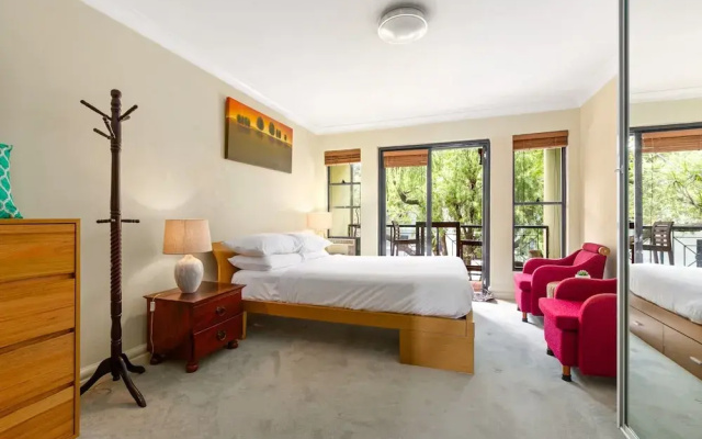 Spacious 2-bed Townhouse With Garage & Patio