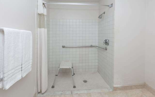 Baymont by Wyndham Arlington At Six Flags Dr