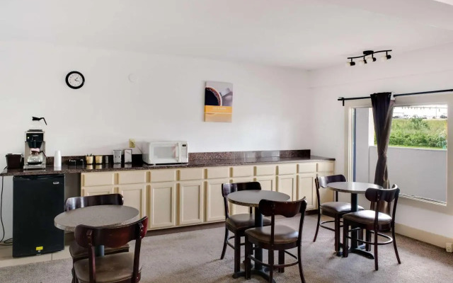 Howard Johnson Inn Monroe