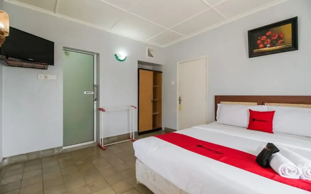 RedDoorz near Ngarai Sianok Bukittinggi