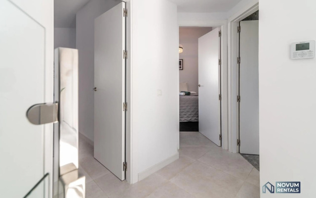 TOP RENOVATED 3-BDRM TOWNHOUSES with POOL, BBQ & ROOFTOP TERRACES