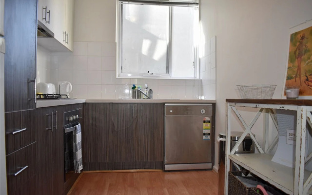 Stylish 1 Bedroom Apartment In Leafy Hawthorn