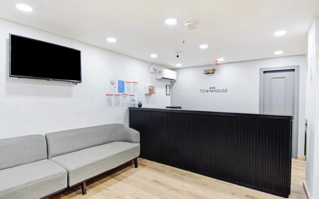 The Royal Retreat by OYO Rooms