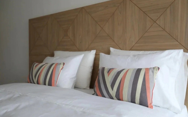 Beautiful Apt Half Block Away From Kennedy Park!