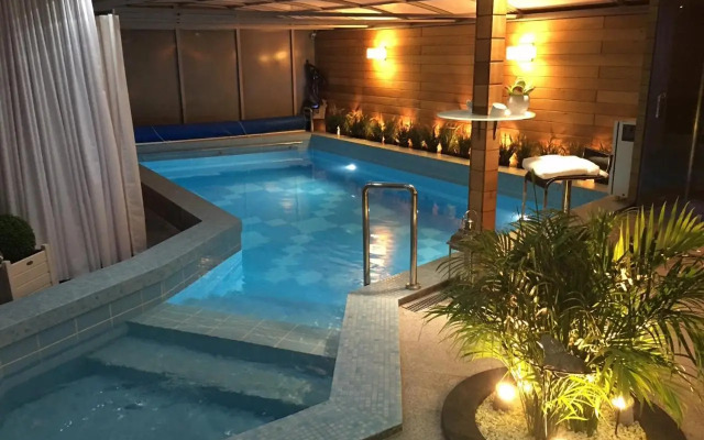 Apartament z prywatnym, krytym basenem