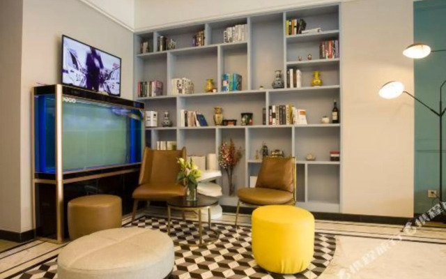 Super 8 Select Hotel