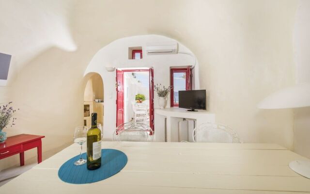White Cave Villa By Caldera Houses