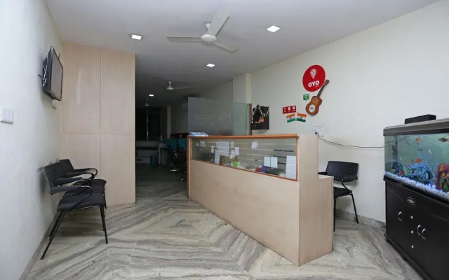 OYO 4930 Stay EM Residency