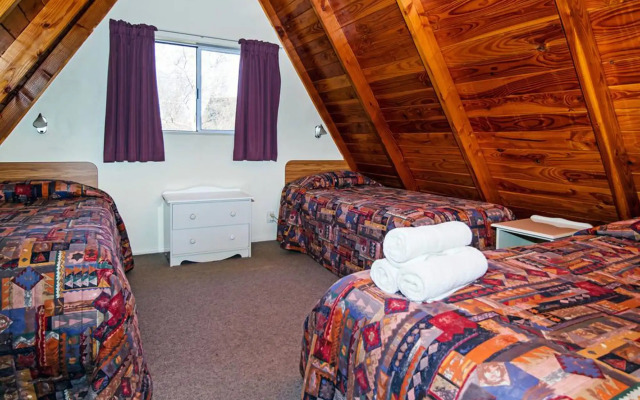 Mountain Chalets Motel