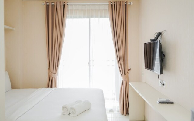 Minimalist and Relaxing Studio Apartment at Springwood Residence