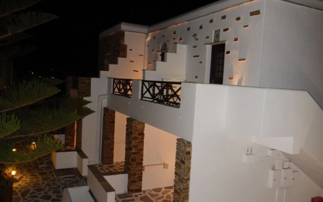 Tinos Suites & Apartments