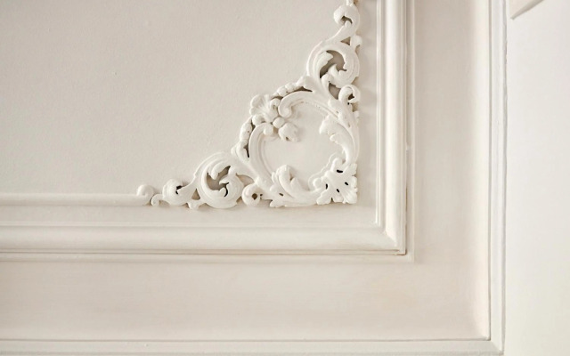 Sunny Pink Street Historical Apt, By TimeCooler