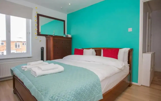 Stunning 3 Bedroom House With Garden in Battersea