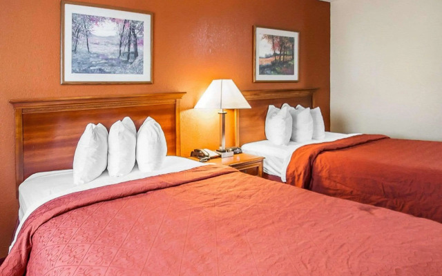 Quality Inn & Suites Kansas City I-435N Near Sports Complex