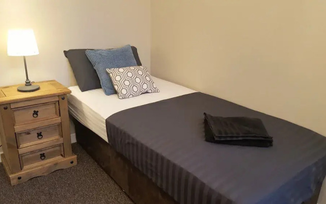 Dragon - Queen Vic House 2 Bedroom Home