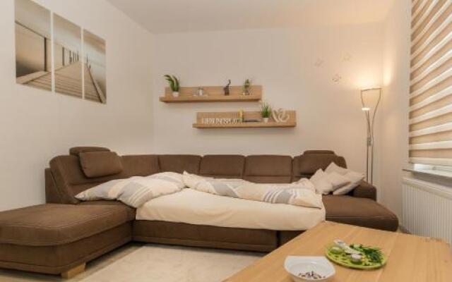 Am Schlosspark 2 - [#76207]