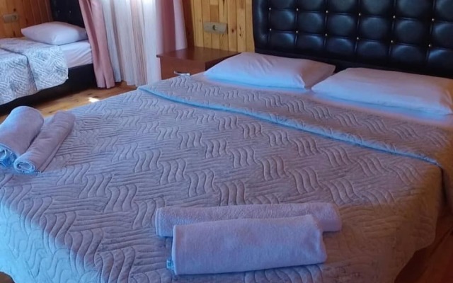Happy Hotel