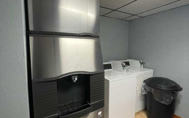 Belgium Inn & Suites