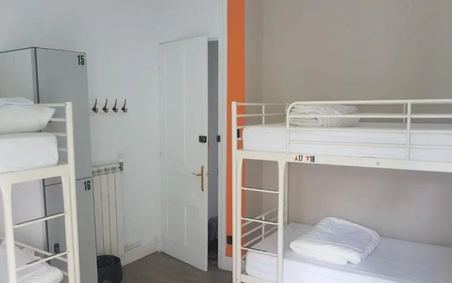 Hostel Royalty