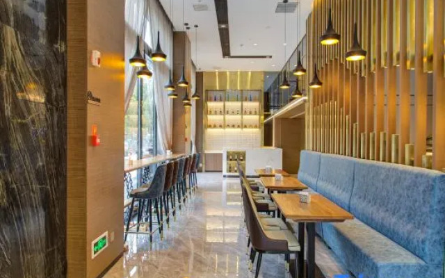 Starway Hotel (Zhengzhou Songshan Road Erqi Wanda Plaza)