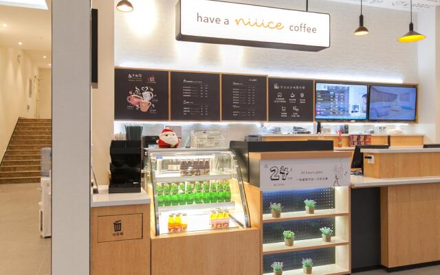 Hanting Hotel Wuhan Fuxing Road Metro Station