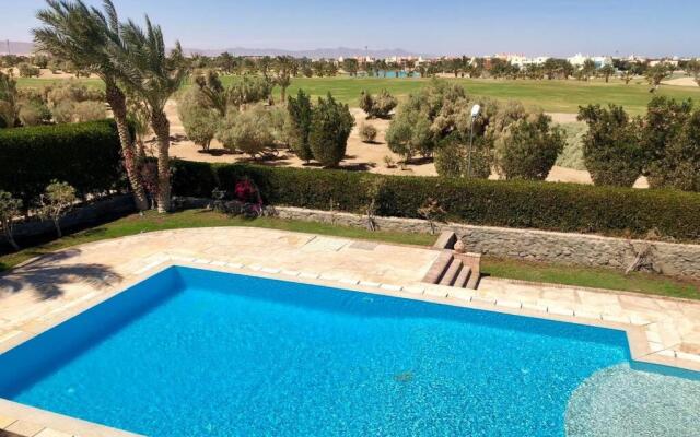 Villa with 5 bedrooms & 4 bathrooms - private heated pool