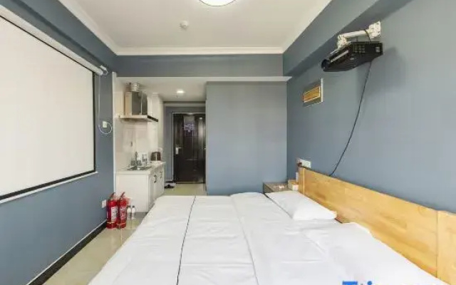 Xinya Boutique Homestay (Zhengzhou Henan University of Technology Subway Station)
