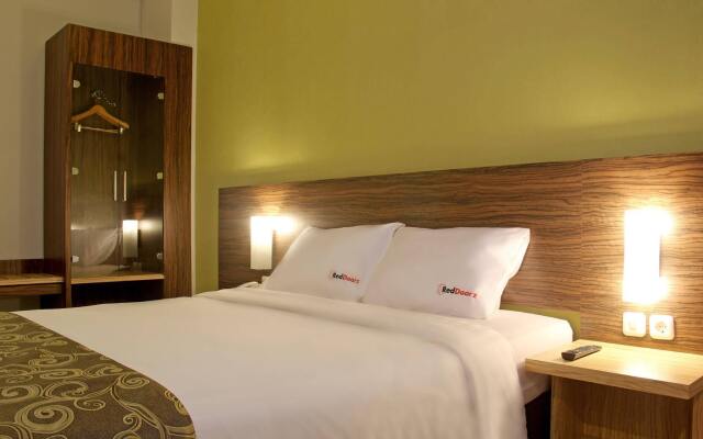 RedDoorz near Dreamland Beach Uluwatu