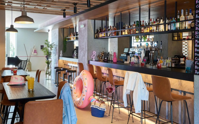 Moxy Patra Marina