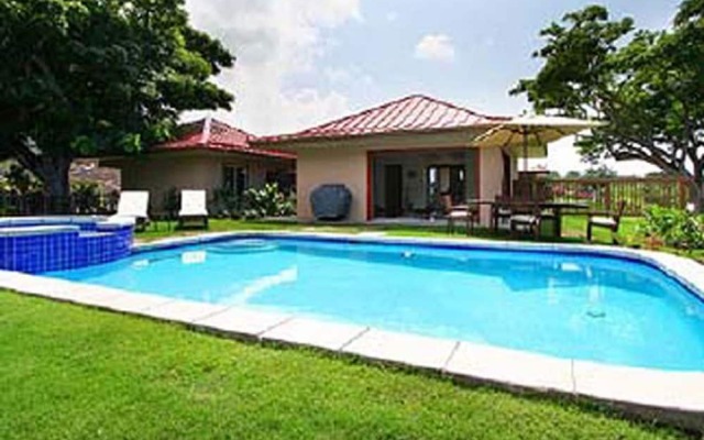 Villa Quatro and Hale Pinao - Nine Bedroom House
