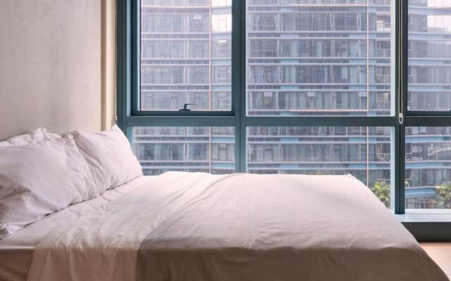 Luxury 2BR in Uptown Bgc, Free Pool use