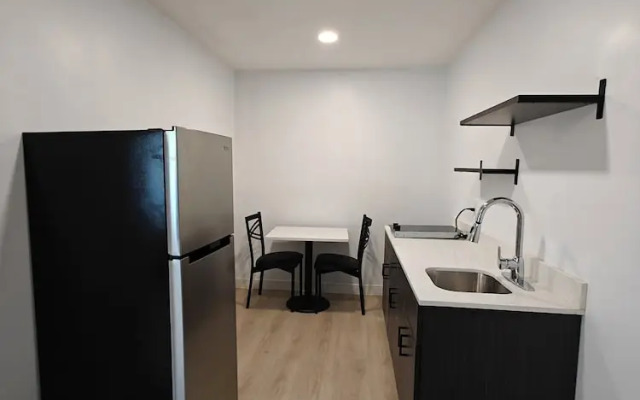 Casa Blanca Inn and Suites