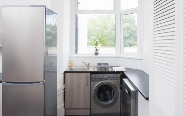 Newport house sleeps 9 - Mycityhaven
