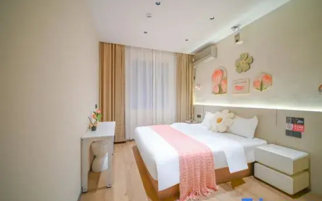 Runkai Homestay (Yingtianmen Branch)