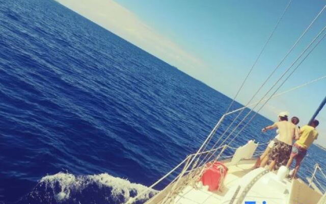 Two Bedroom 40FT Sailing Yacht(max can  sleep 7)