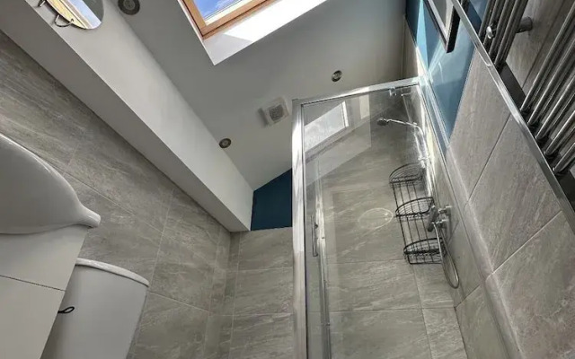 Bramblemead 5 bed House in Manchester Leigh