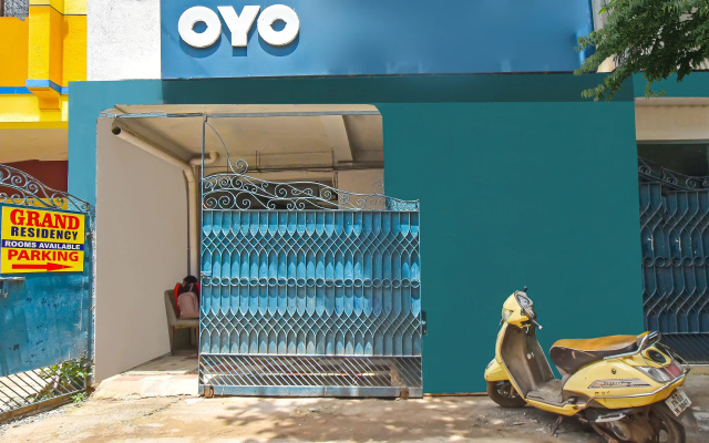 Hotel O Grand Residency Near Kasi Talkies