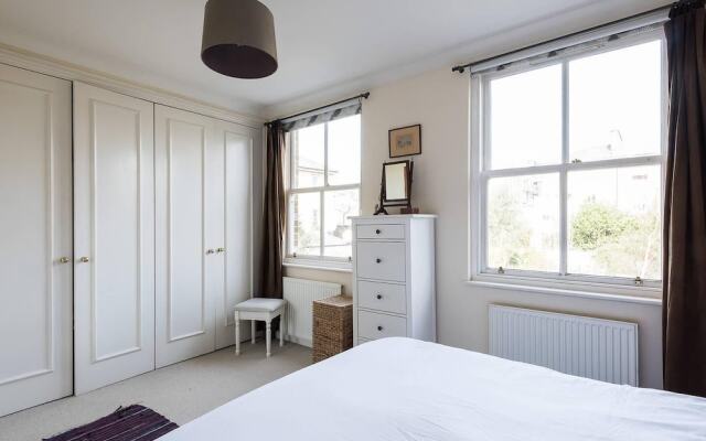 Fabulous 4BR Family Home in East London