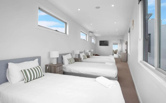 Mornington Esplanade Beachfront & SPA by Rss