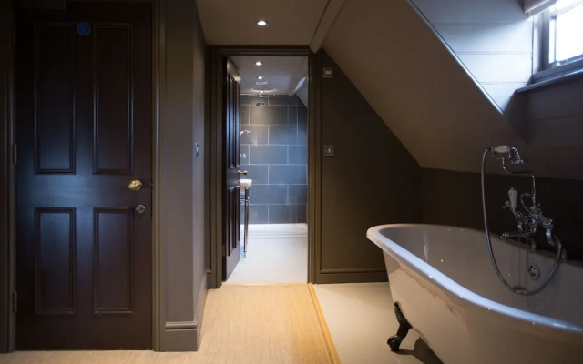 The Lion Hotel - Pub & Restaurant