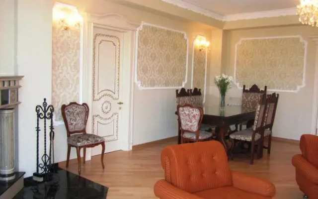 Maya's Flat
