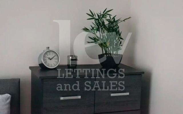 Lush Apartment 5 Bedroom House - WBR