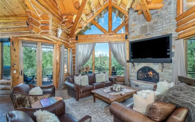 Slopeside Lodge