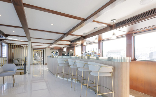 Costa do Sal - Boat Lounge Hotel