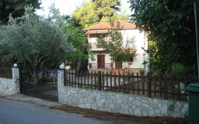 Beachfront home for 8, Kalifteri Beach, Afissos