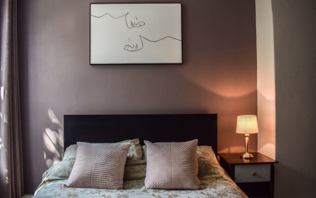 Charming 3 Bedroom Apartment From Cutty Sark