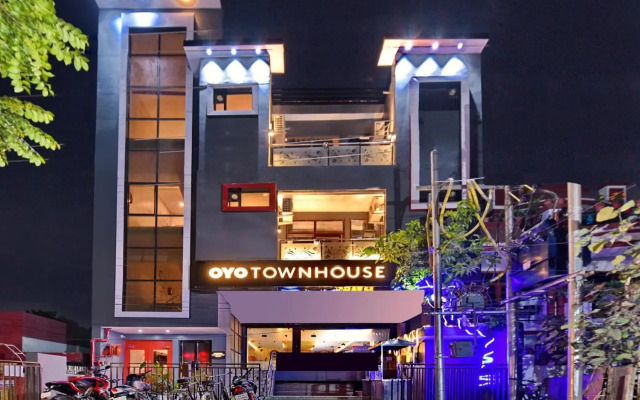 OYO 18258 Flagship Cherry Inn