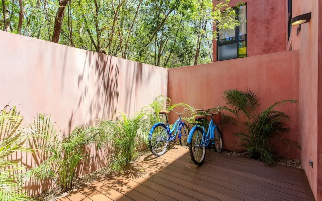 Vibrant Condo in Nature with Pool