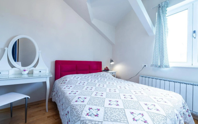 Villa Piano - Four Bedroom Villa With Terrace and Swimming Pool
